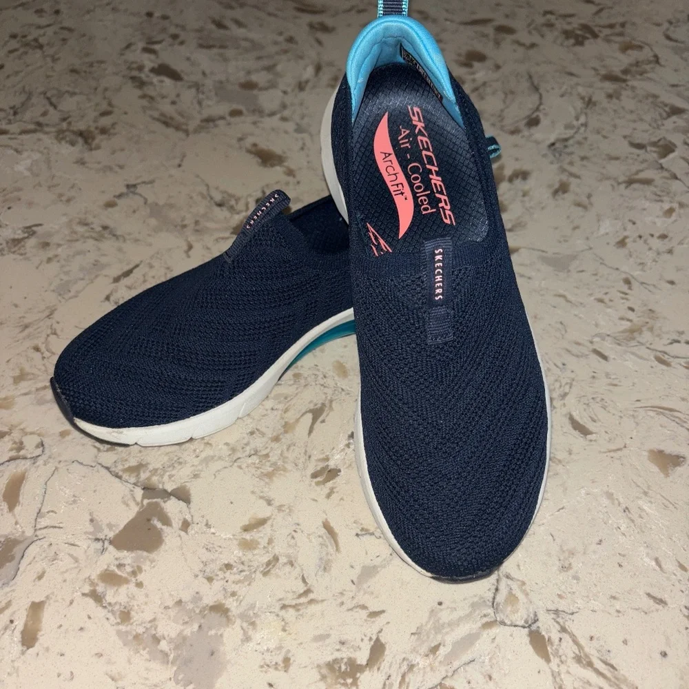 Women’s Skechers Navy Air Cooled Arch Fit Slip On Sneakers Sz 6